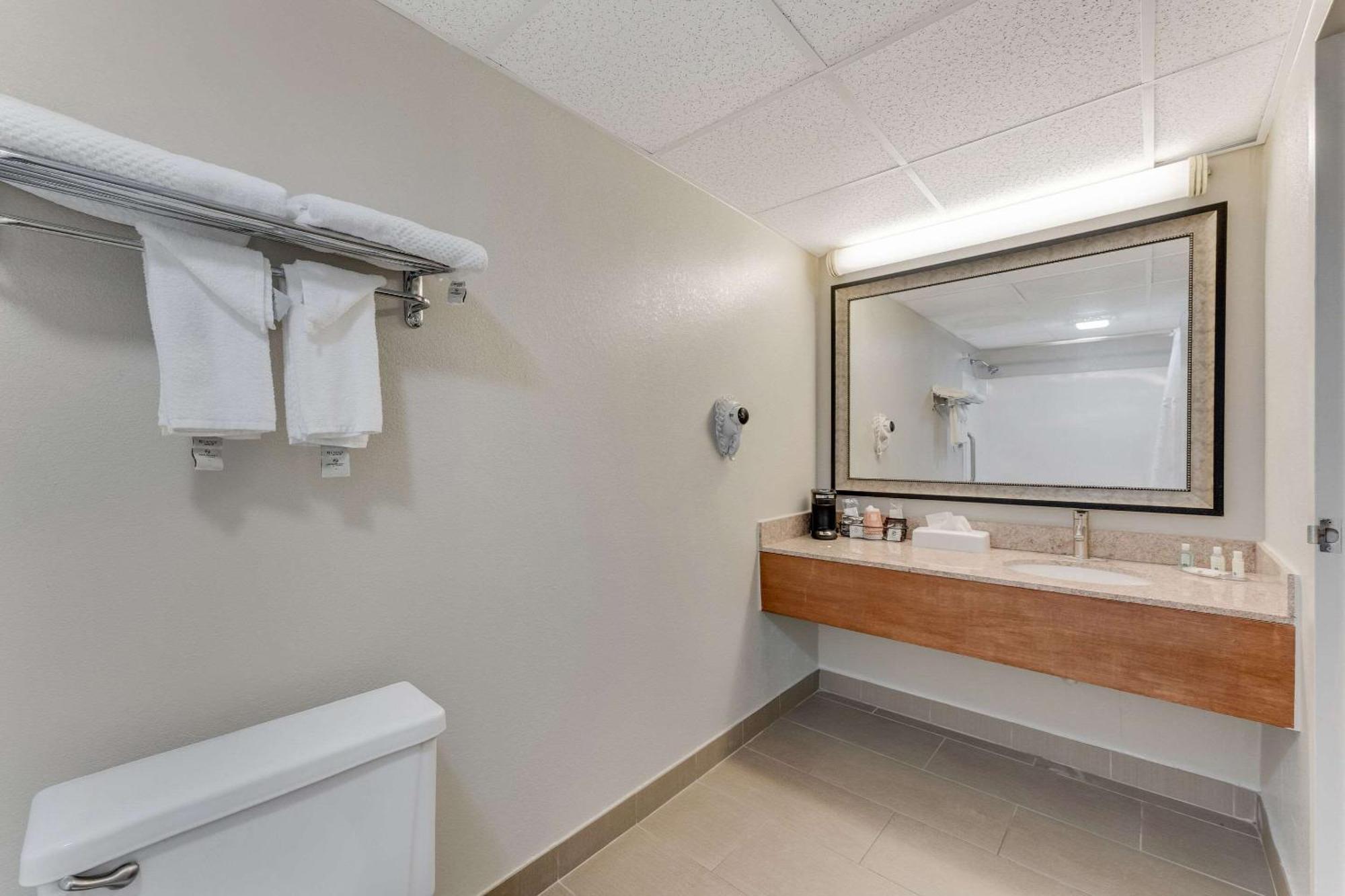 Quality Inn 2*